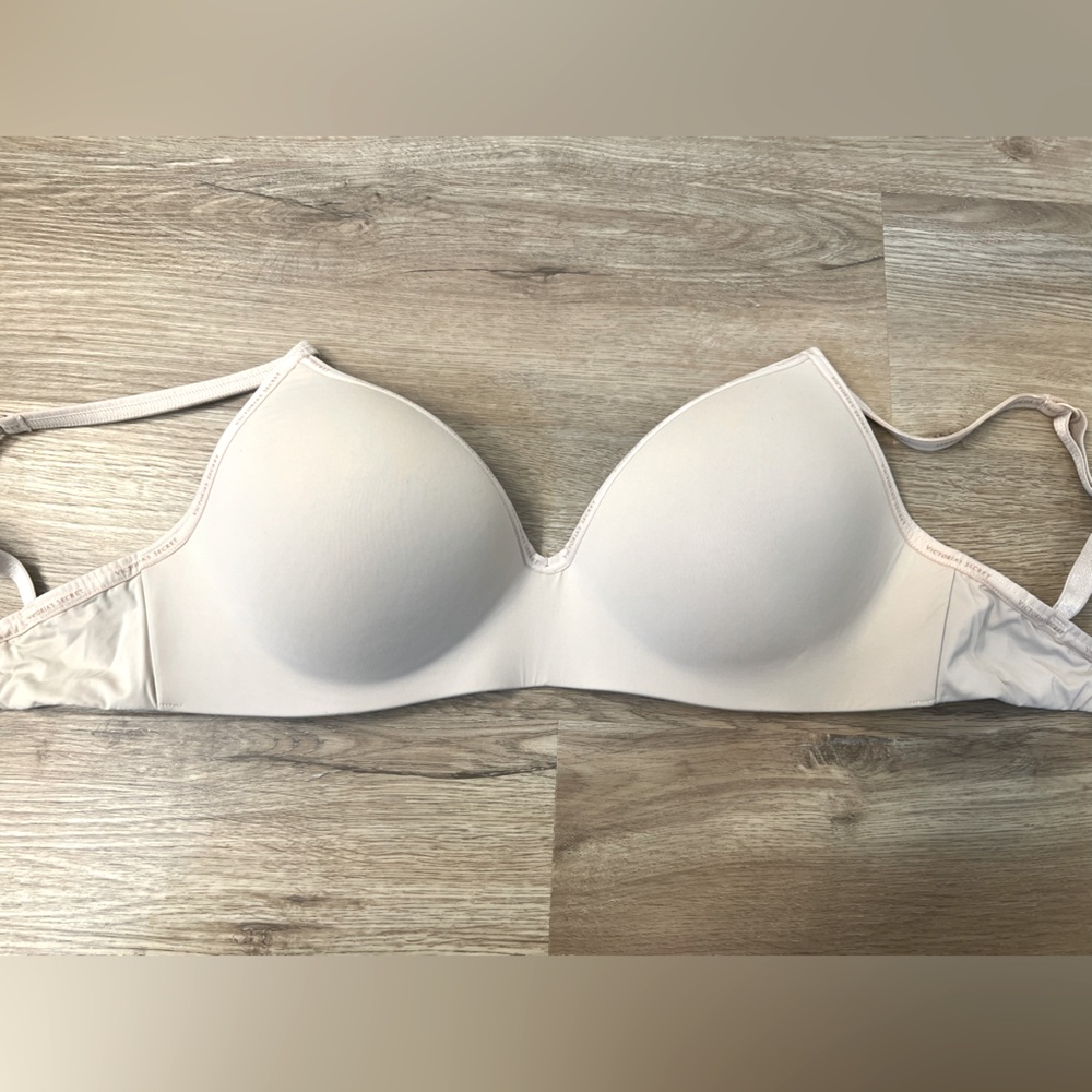 Victoria’s Secret T-Shirt Wireless Bra (32DDD)
